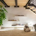 Industrial Loft In Front Of Santa Apolonia
