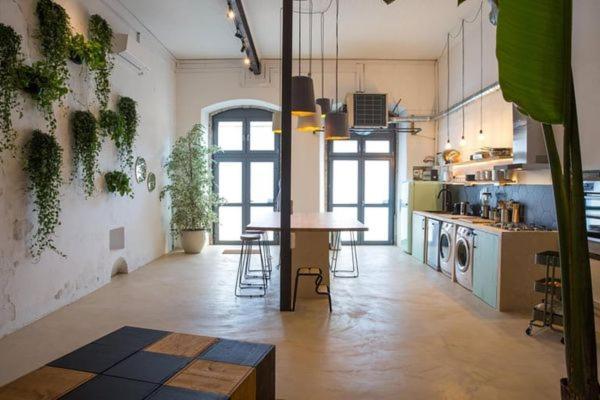 Industrial Loft In Front Of Santa Apolonia Apartment *