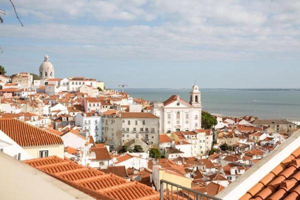 Industrial Loft In Front Of Santa Apolonia Lisbon